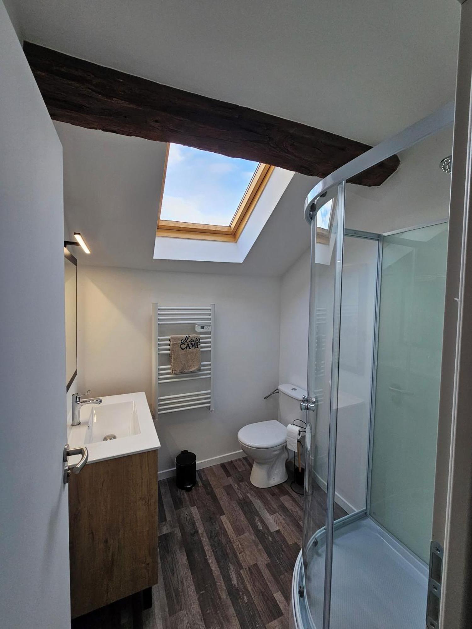 Joli Appartement Mansarde Decize Luaran gambar